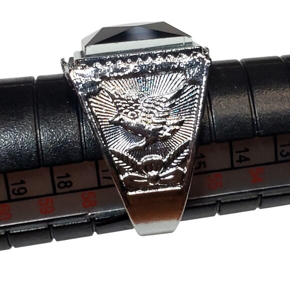 Silver Tone Ring Sz 8 Unsigned Black Square Cabochon Chunky Eagle - Picture 4 of 6